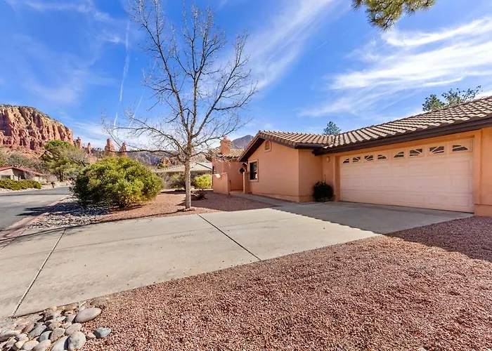 Scenery With Amazing Red Rock Views, Pool, And Game