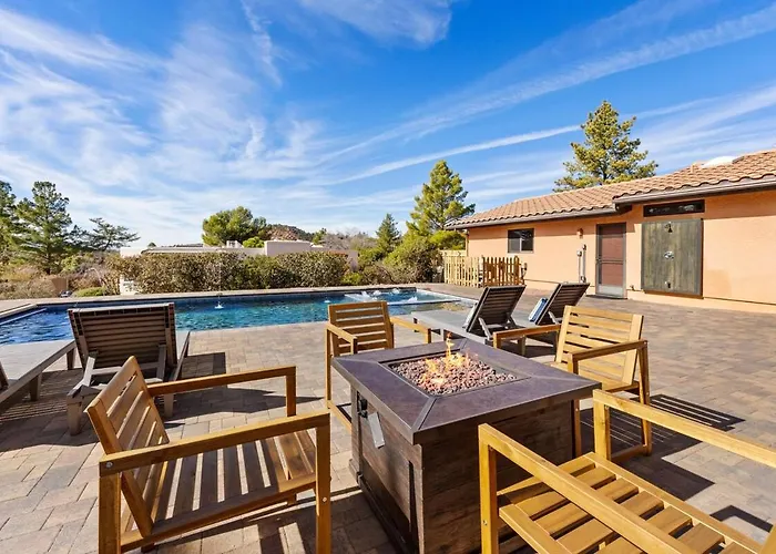 Scenery With Amazing Red Rock Views, Pool, And Game